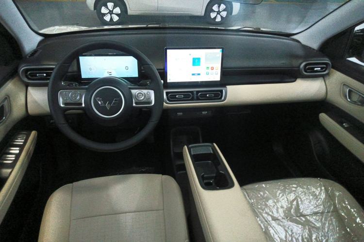 Used Wuling Bingo PLUS 2024 330 km Range Five-Seater Version Interior 3