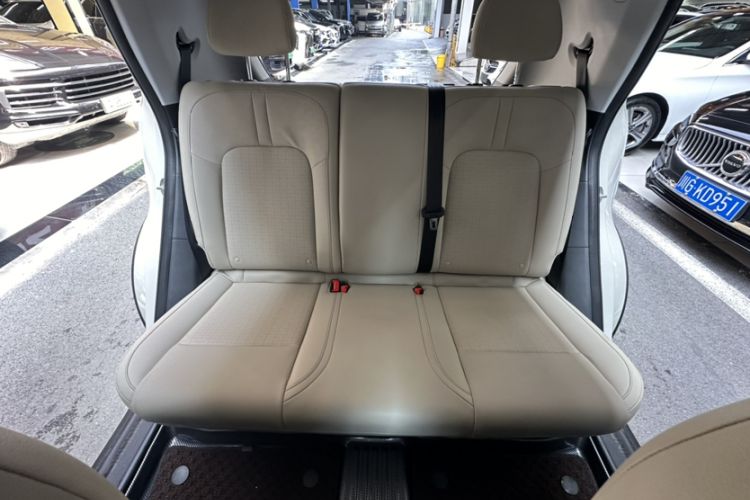 Used Wuling Bingo PLUS 2024 401 km Range 5-Seater Version Interior 3