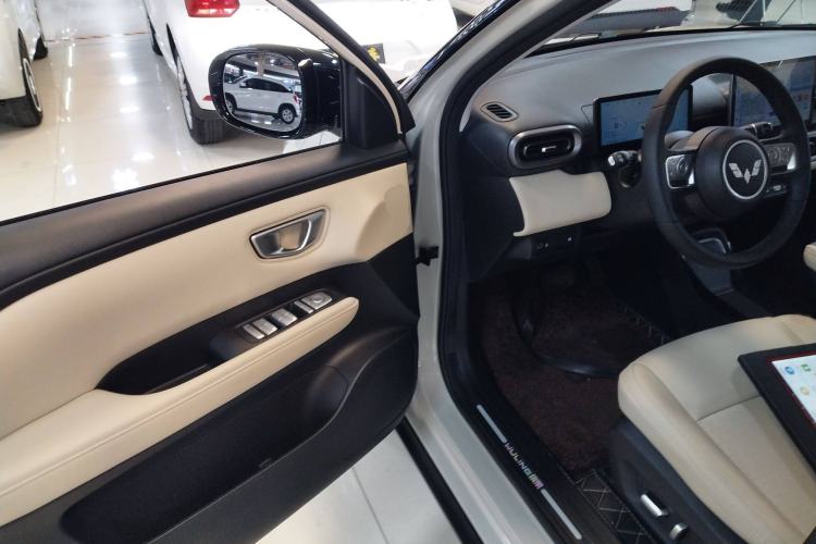 Used Wuling Bingo PLUS 2024 401 km Range 5-Seater Version Interior 3