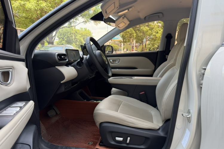 Used Wuling Bingo PLUS 2024 330 km Range Five-Seater Version Interior 4