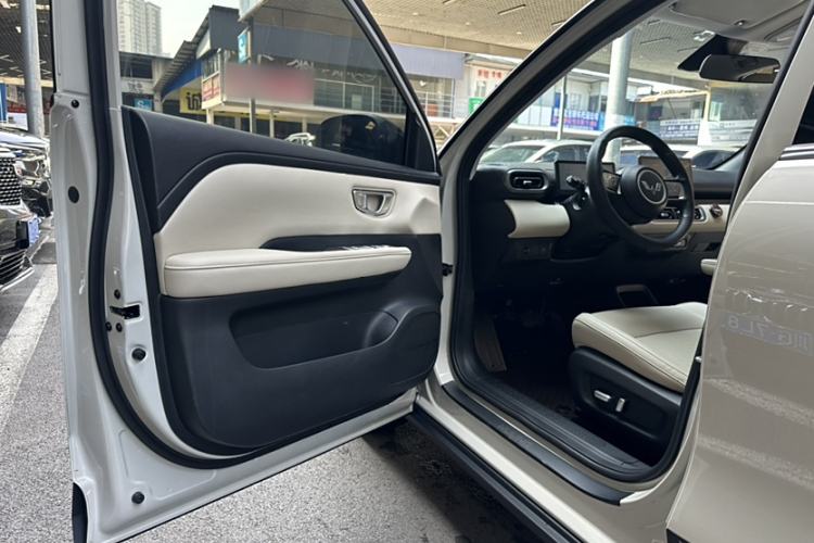 Used Wuling Bingo PLUS 2024 401 km Range 5-Seater Version Interior 5