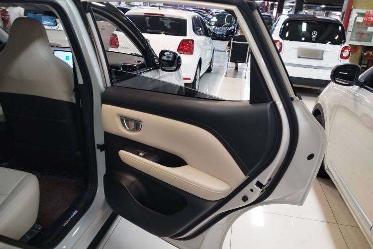 Used Wuling Bingo PLUS 2024 401 km Range 5-Seater Version Interior 6