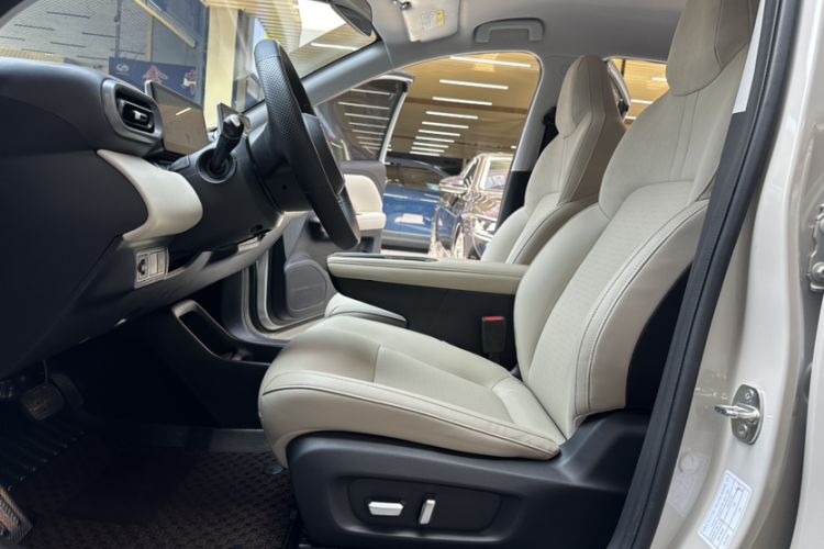 Used Wuling Bingo PLUS 2024 401 km Range 5-Seater Version Interior 7
