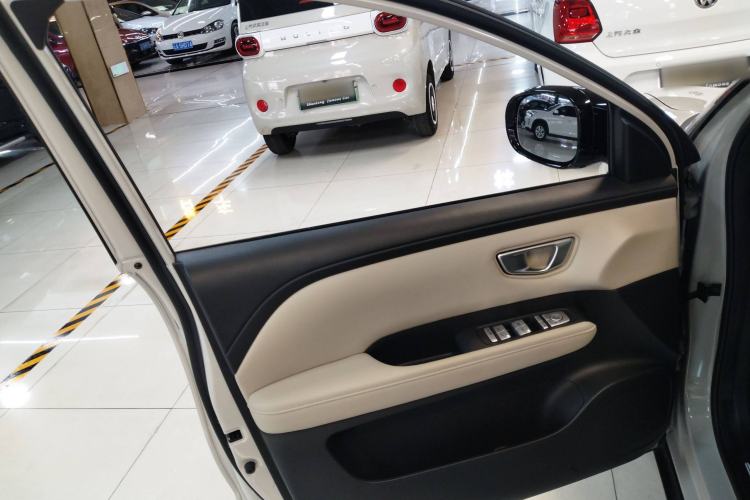 Used Wuling Bingo PLUS 2024 401 km Range 5-Seater Version Interior 7