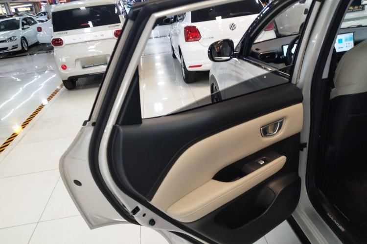 Used Wuling Bingo PLUS 2024 401 km Range 5-Seater Version Interior 8
