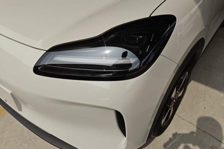 Used Wuling Bingo PLUS 2024 330 km Range Five-Seater Version Left Front Headlight