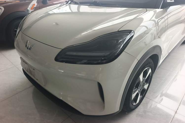 Used Wuling Bingo PLUS 2024 330 km Range Five-Seater Version Left Front Headlight