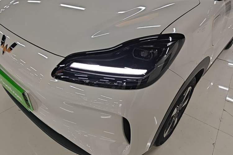 Used Wuling Bingo PLUS 2024 330 km Range Five-Seater Version Left Front Headlight