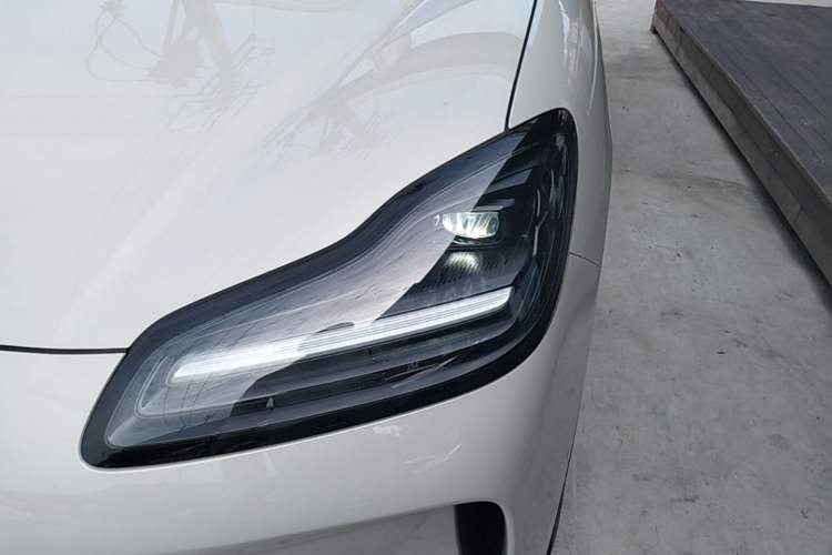 Used Wuling Bingo PLUS 2024 330 km Range Five-Seater Version Left Front Headlight