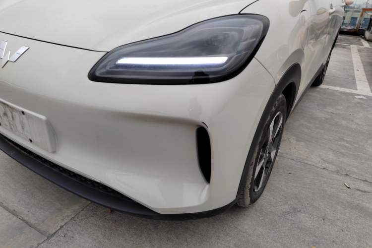 Used Wuling Bingo PLUS 2024 330 km Range Five-Seater Version Left Front Headlight