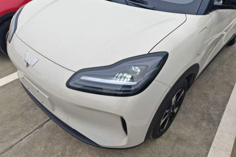 Used Wuling Bingo PLUS 2024 330 km Range Five-Seater Version Left Front Headlight