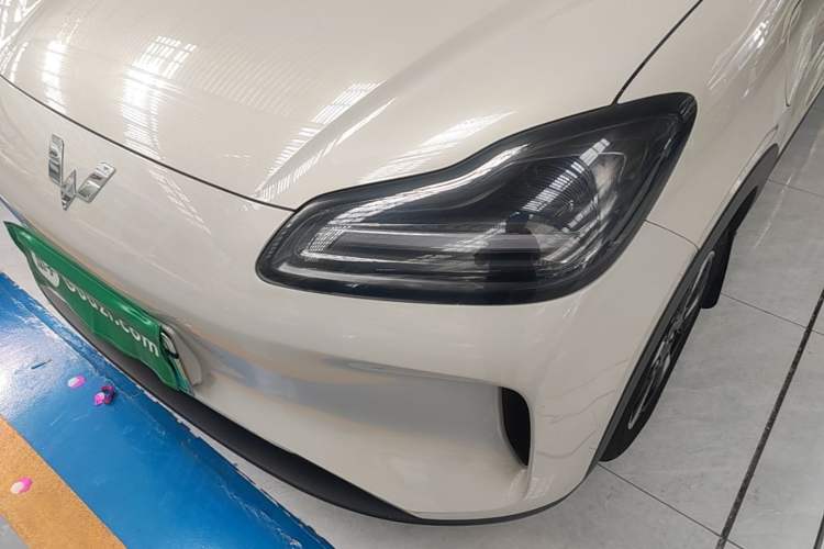 Used Wuling Bingo PLUS 2024 330 km Range Five-Seater Version Left Front Headlight