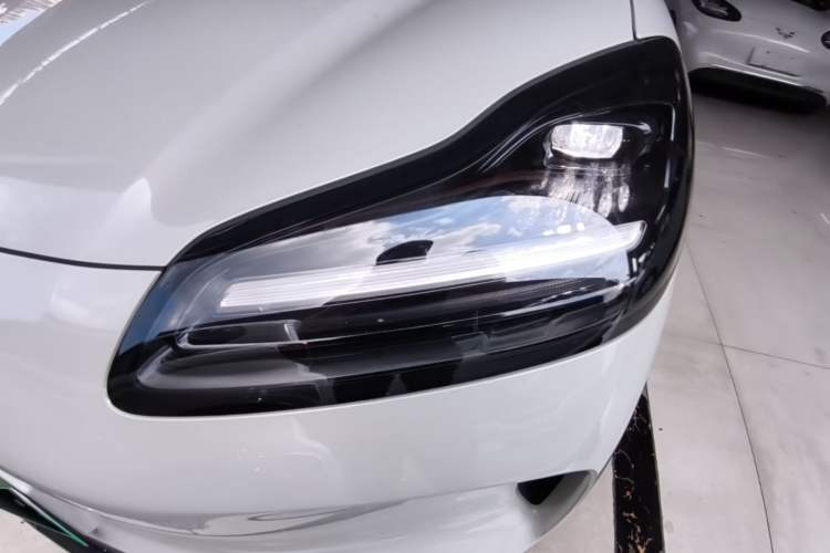 Used Wuling Bingo PLUS 2024 401 km Range 5-Seater Version Left Front Headlight