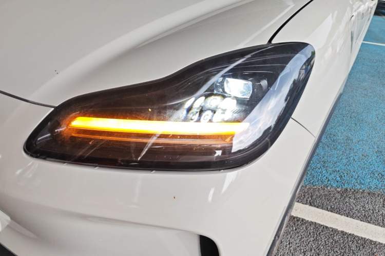 Used Wuling Bingo PLUS 2024 330 km Range Five-Seater Version Left Front Headlight