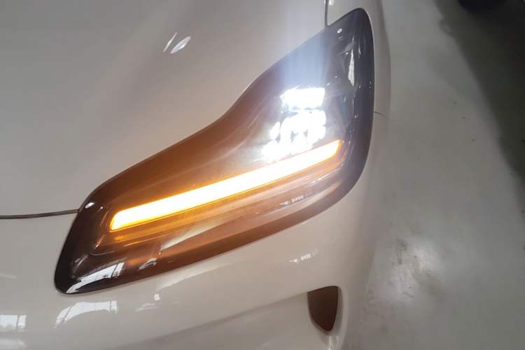Used Wuling Bingo PLUS 2024 330 km Range Five-Seater Version Left Front Headlight