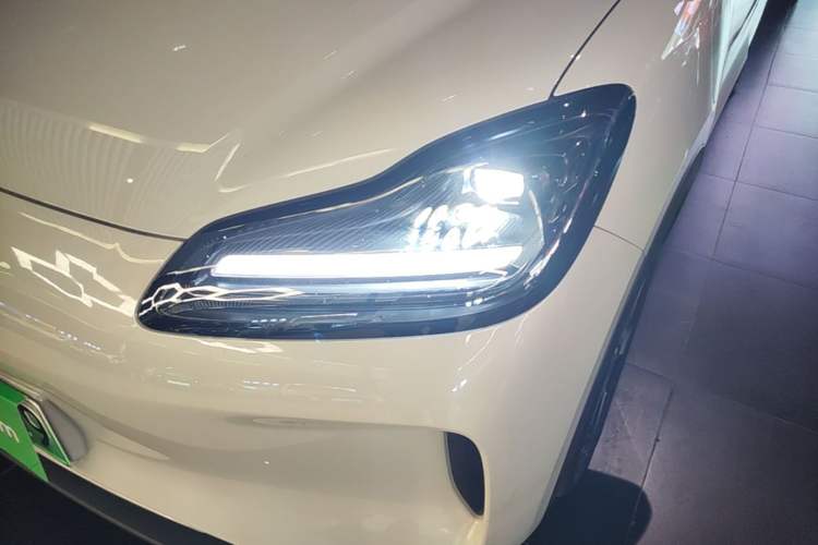 Used Wuling Bingo PLUS 2024 401 km Range 5-Seater Version Left Front Headlight