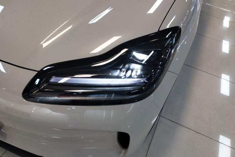 Used Wuling Bingo PLUS 2024 401 km Range 5-Seater Version Left Front Headlight
