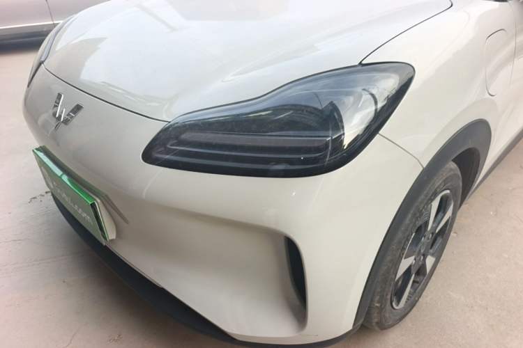 Used Wuling Bingo PLUS 2024 330 km Range Five-Seater Version Left Front Headlight