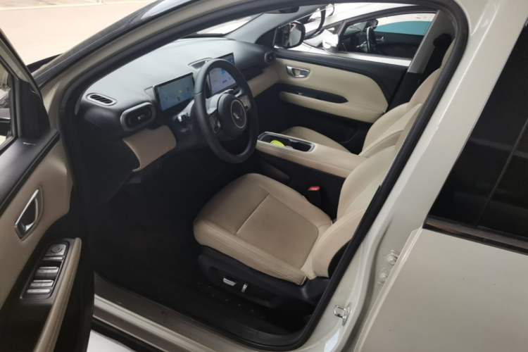 Used Wuling Bingo PLUS 2024 401 km Range 5-Seater Version Left Front Seat
