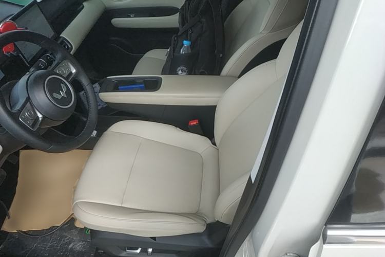 Used Wuling Bingo PLUS 2024 330 km Range Five-Seater Version Left Front Seat