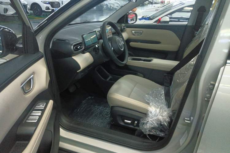 Used Wuling Bingo PLUS 2024 330 km Range Five-Seater Version Left Front Seat