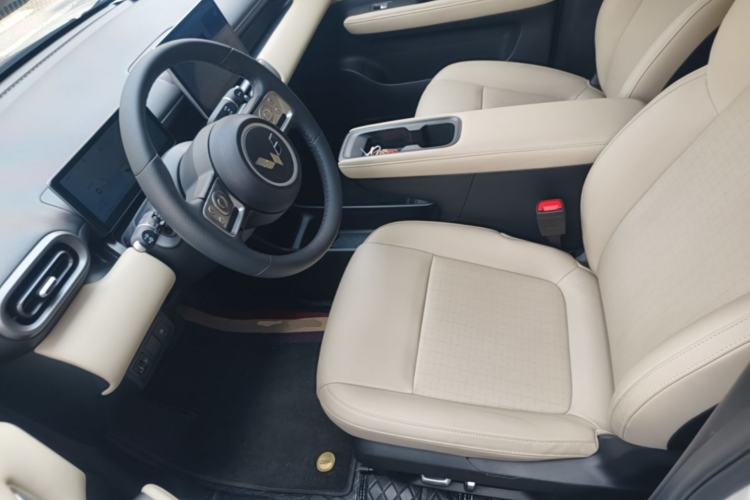 Used Wuling Bingo PLUS 2024 401 km Range 5-Seater Version Left Front Seat