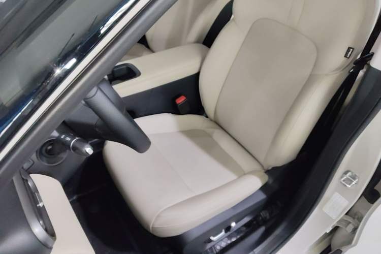 Used Wuling Bingo PLUS 2024 330 km Range Five-Seater Version Left Front Seat