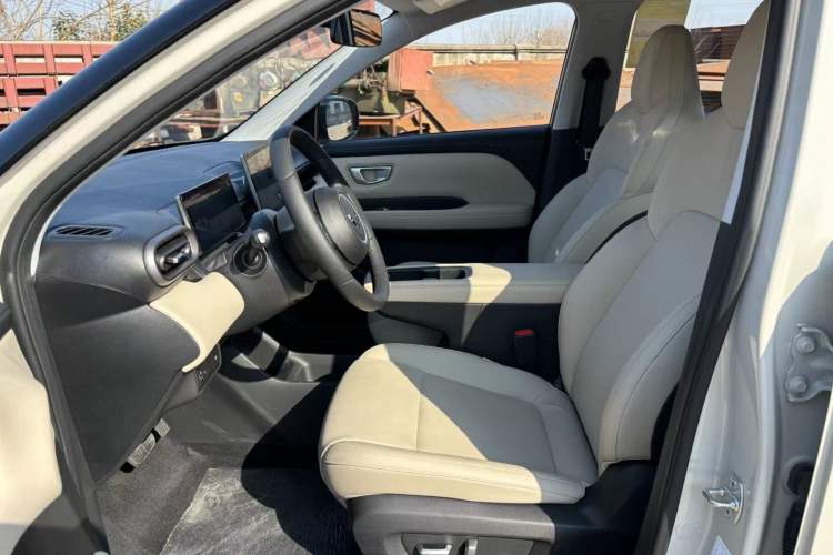 Used Wuling Bingo PLUS 2024 510 km Range 5-Seater Version Left Front Seat