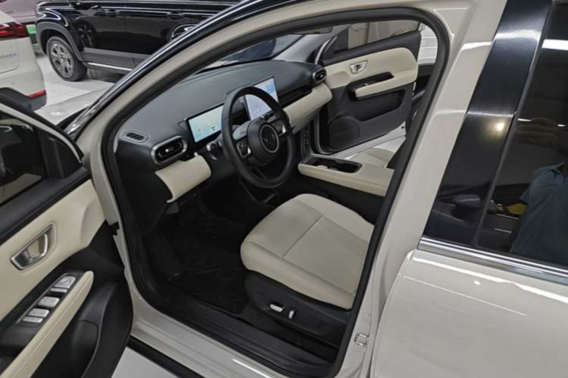 Used Wuling Bingo PLUS 2024 401 km Range 5-Seater Version Left Front Seat