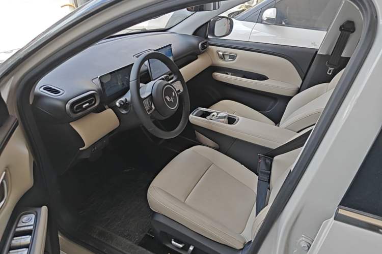 Used Wuling Bingo PLUS 2024 510 km Range 5-Seater Version Left Front Seat