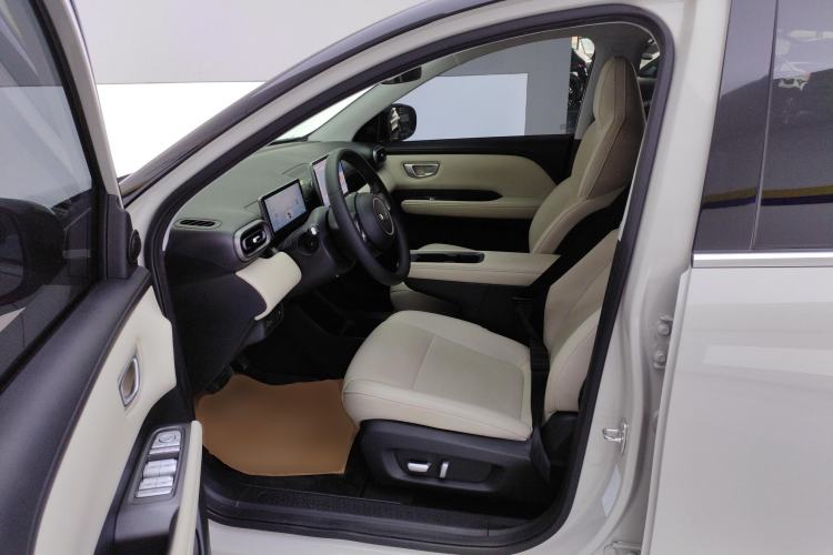 Used Wuling Bingo PLUS 2024 330 km Range Five-Seater Version Left Front Seat