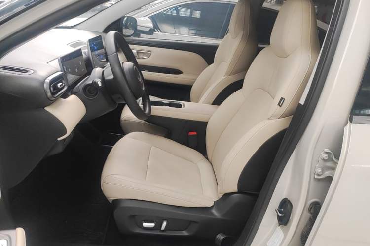 Used Wuling Bingo PLUS 2024 330 km Range Five-Seater Version Left Front Seat
