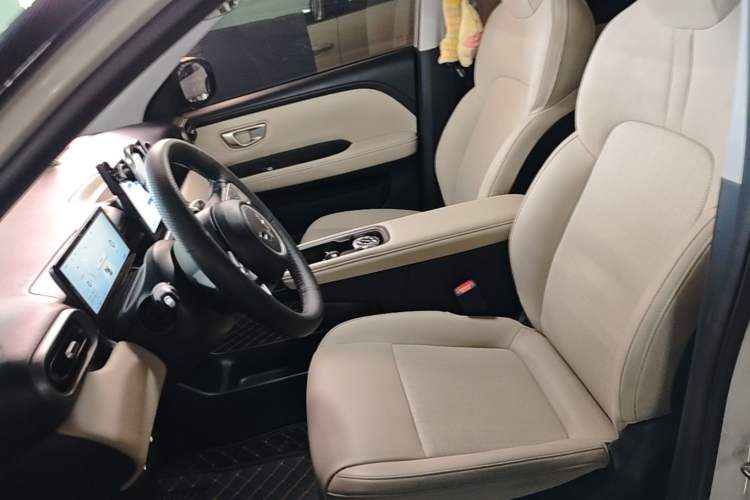 Used Wuling Bingo PLUS 2024 330 km Range Five-Seater Version Left Front Seat