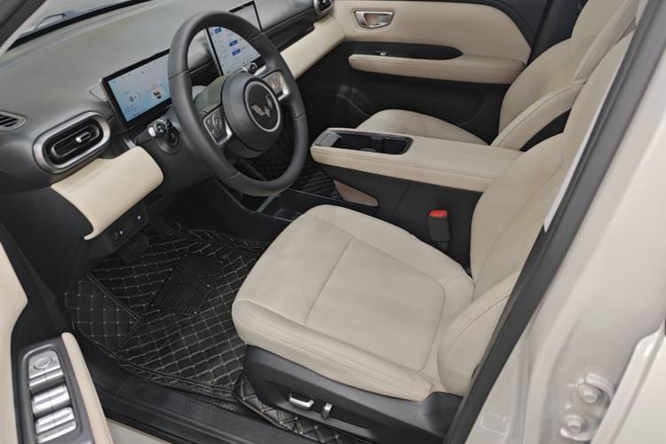 Used Wuling Bingo PLUS 2024 330 km Range Five-Seater Version Left Front Seat