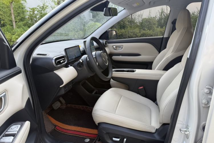Used Wuling Bingo PLUS 2024 401 km Range 5-Seater Version Left Front Seat
