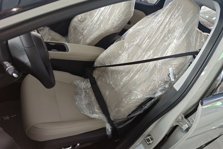 Used Wuling Bingo PLUS 2024 401 km Range 5-Seater Version Left Front Seat