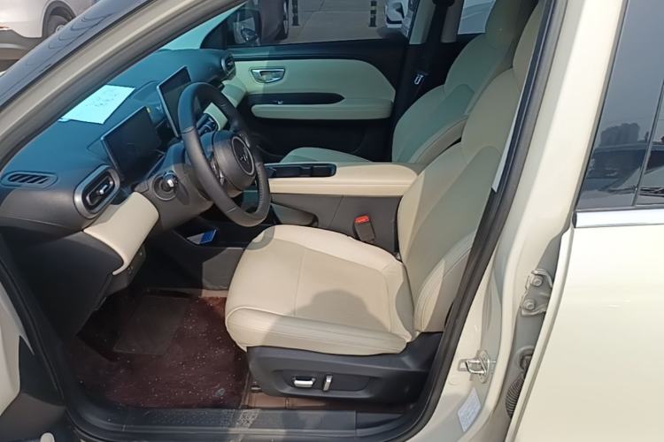Used Wuling Bingo PLUS 2024 401 km Range 5-Seater Version Left Front Seat