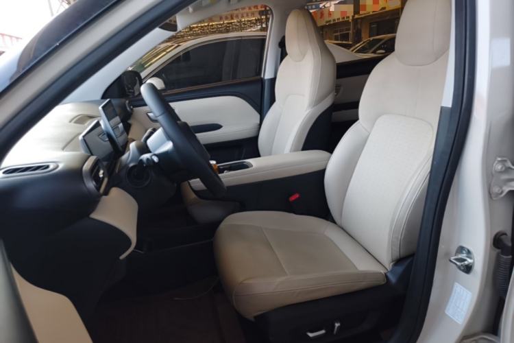 Used Wuling Bingo PLUS 2024 330 km Range Five-Seater Version Left Front Seat