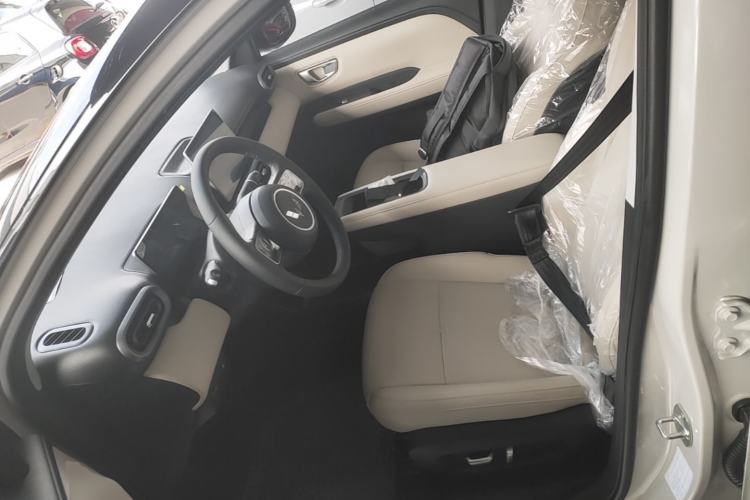 Used Wuling Bingo PLUS 2024 401 km Range 5-Seater Version Left Front Seat