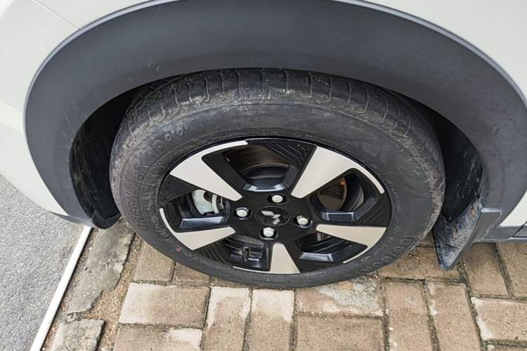 Used Wuling Bingo PLUS 2024 510 km Range 5-Seater Version Left Front Wheel Hub