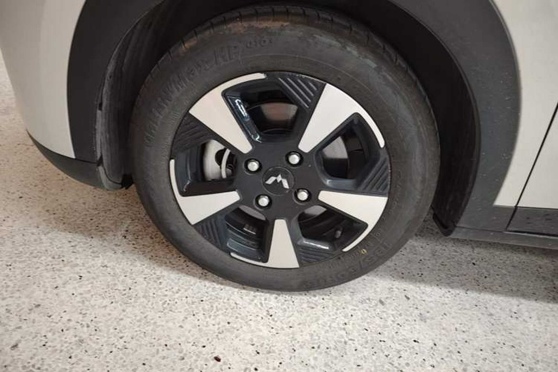 Used Wuling Bingo PLUS 2024 330 km Range Five-Seater Version Left Front Wheel Hub