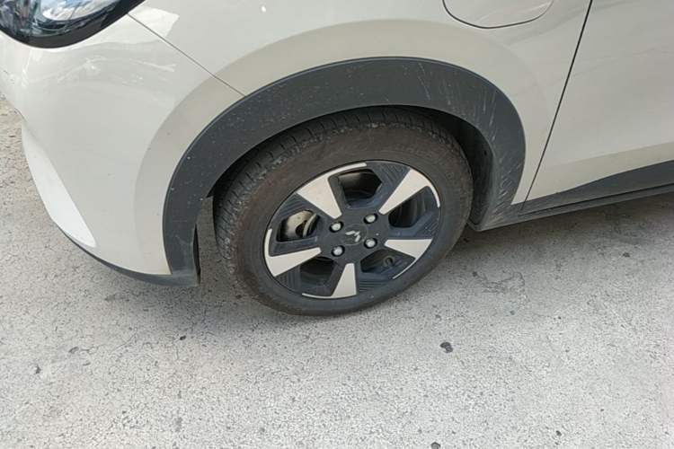 Used Wuling Bingo PLUS 2024 510 km Range 5-Seater Version Left Front Wheel Hub