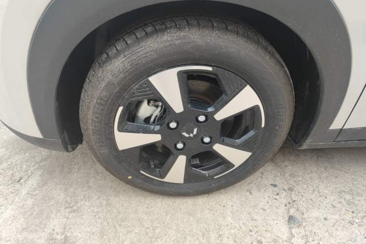 Used Wuling Bingo PLUS 2024 510 km Range 5-Seater Version Left Front Wheel Hub
