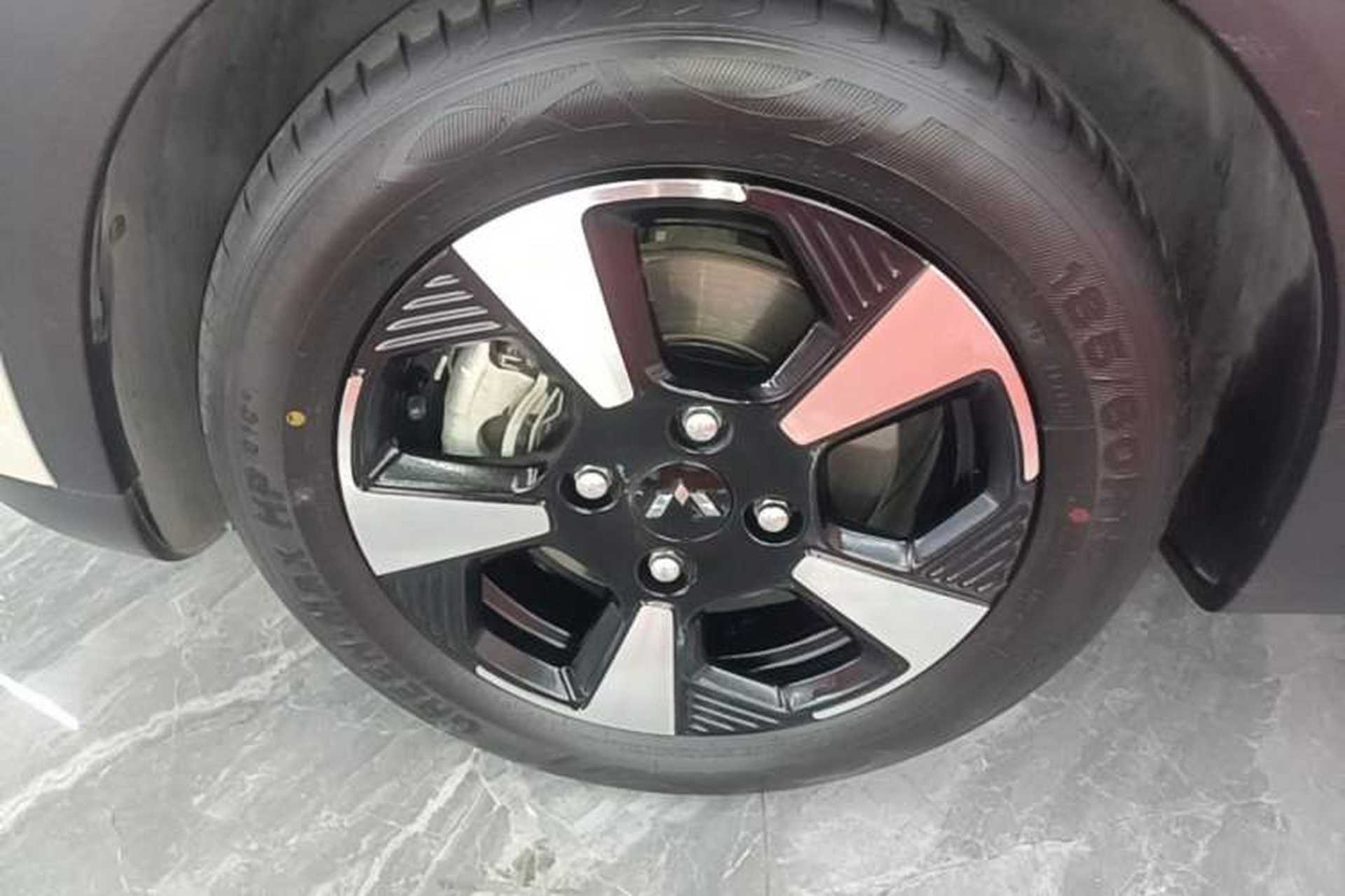 Used Wuling Bingo PLUS 2024 330 km Range Five-Seater Version Left Front Wheel Hub