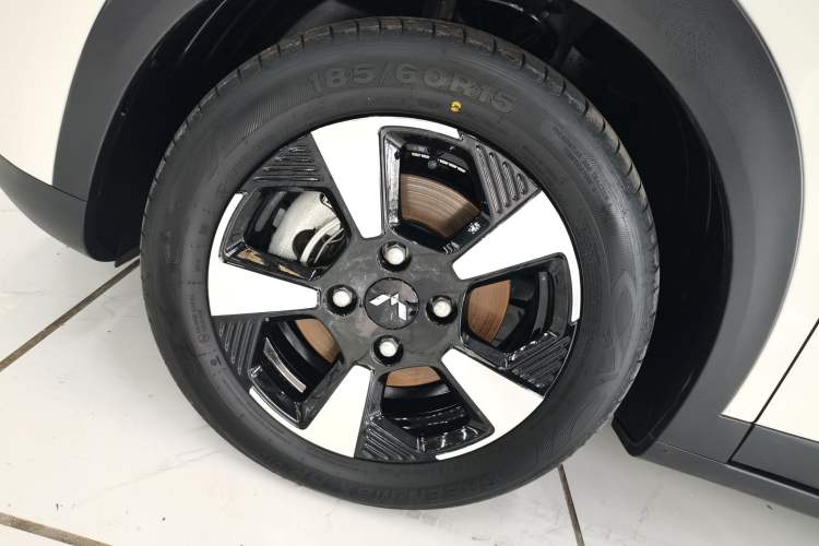 Used Wuling Bingo PLUS 2024 401 km Range 5-Seater Version Left Front Wheel Hub