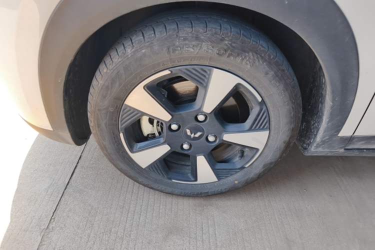 Used Wuling Bingo PLUS 2024 330 km Range Five-Seater Version Left Front Wheel Hub