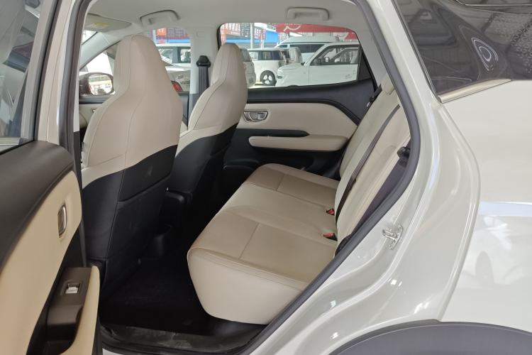 Used Wuling Bingo PLUS 2024 330 km Range Five-Seater Version Left Rear Seat