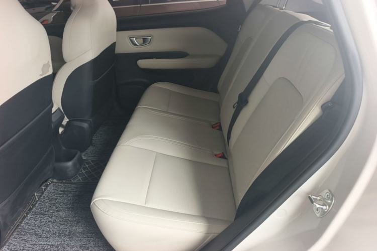 Used Wuling Bingo PLUS 2024 330 km Range Five-Seater Version Left Rear Seat