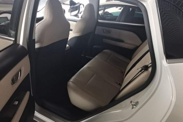 Used Wuling Bingo PLUS 2024 401 km Range 5-Seater Version Left Rear Seat