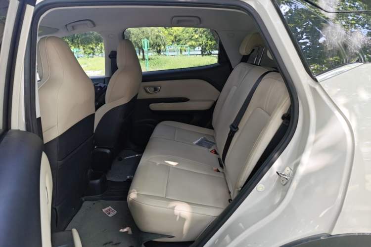 Used Wuling Bingo PLUS 2024 330 km Range Five-Seater Version Left Rear Seat